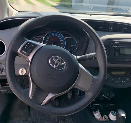 Toyota Yaris cena 49700 przebieg: 81690, rok produkcji 2016 z Mosina małe 56